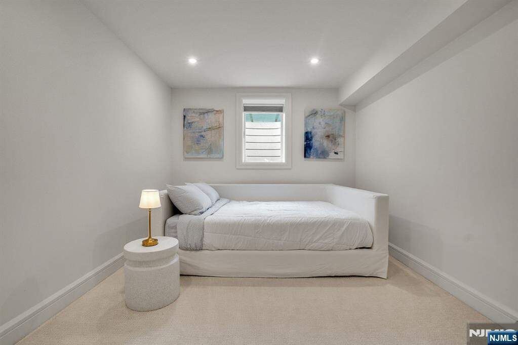 5 Bedroom Single Family Home/House's Image 36