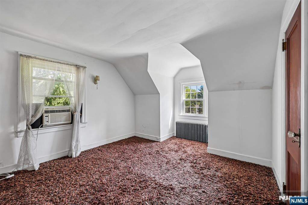 4 Bedroom Single Family Home/House's Image 9