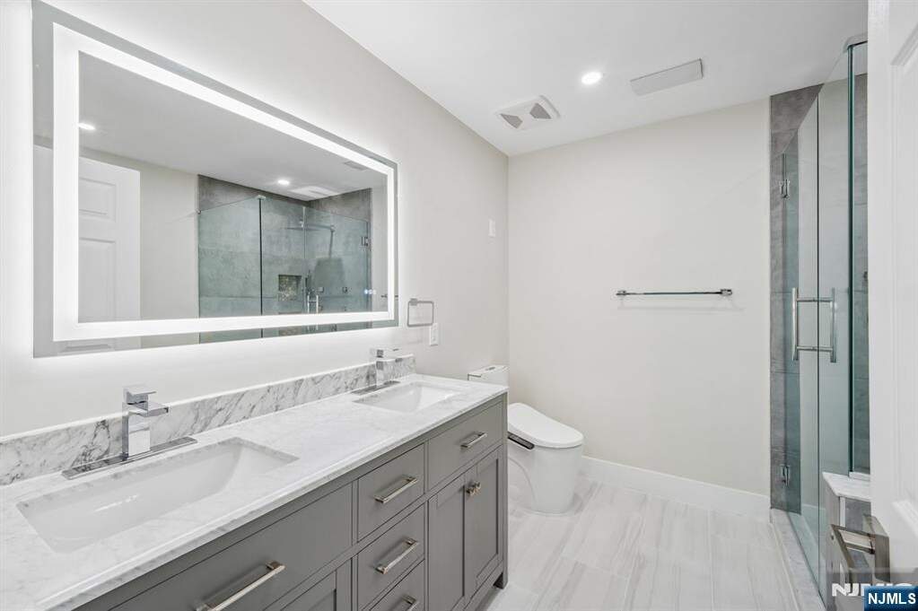 2 Bedroom Villa/Townhouse's Image 16