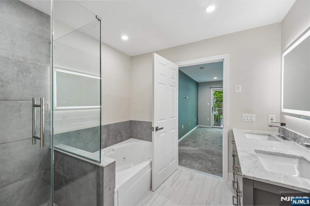 2 Bedroom Villa/Townhouse's Image 17