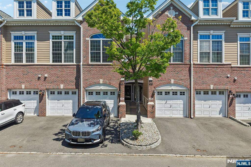 2 Bedroom Villa/Townhouse's Image 32