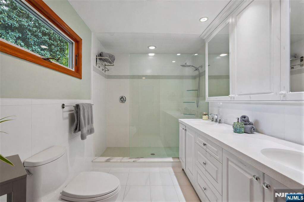4 Bedroom Single Family Home/House's Image 10
