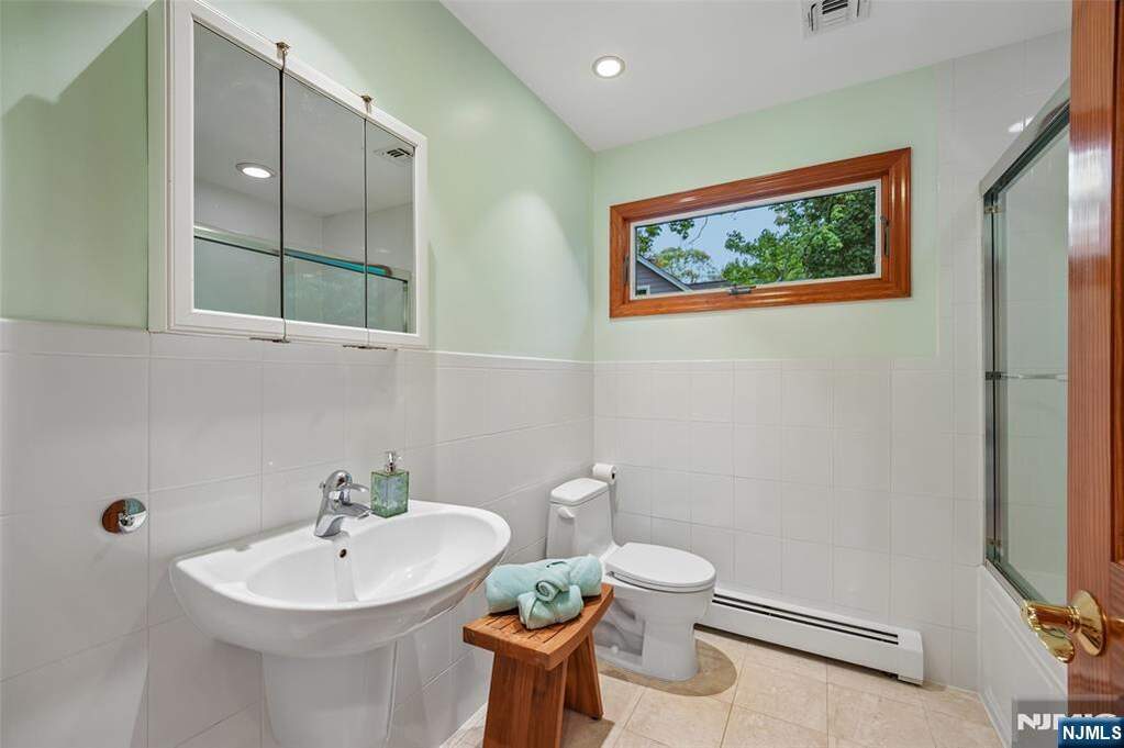 4 Bedroom Single Family Home/House's Image 14
