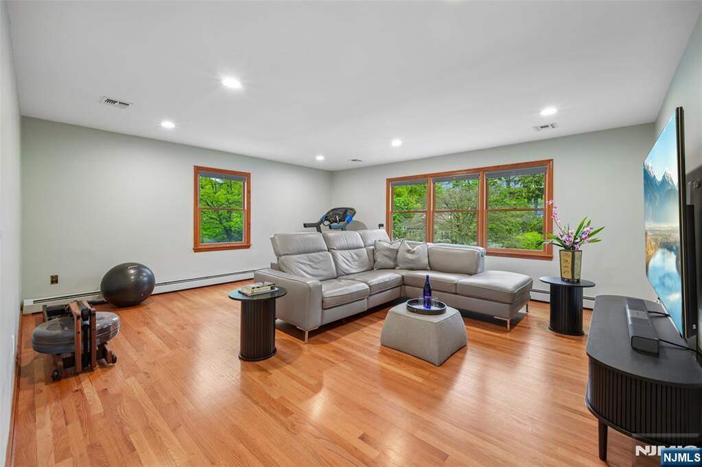 4 Bedroom Single Family Home/House's Image 16