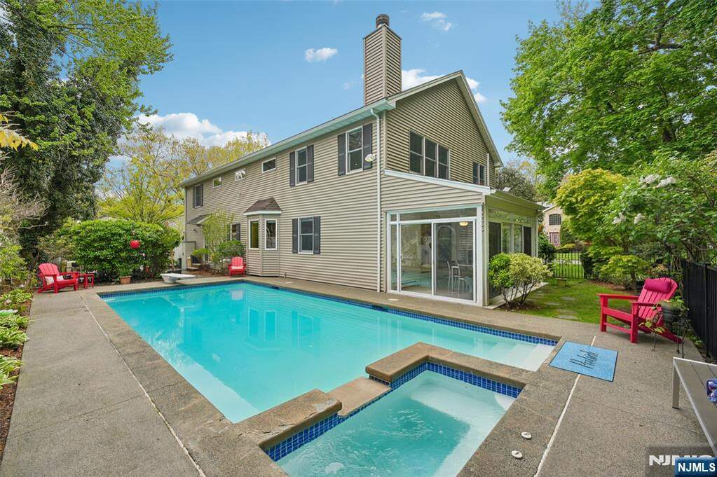 4 Bedroom Single Family Home/House's Image 20