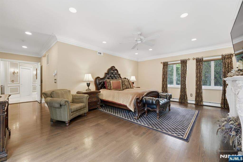 5 Bedroom Single Family Home/House's Image 17