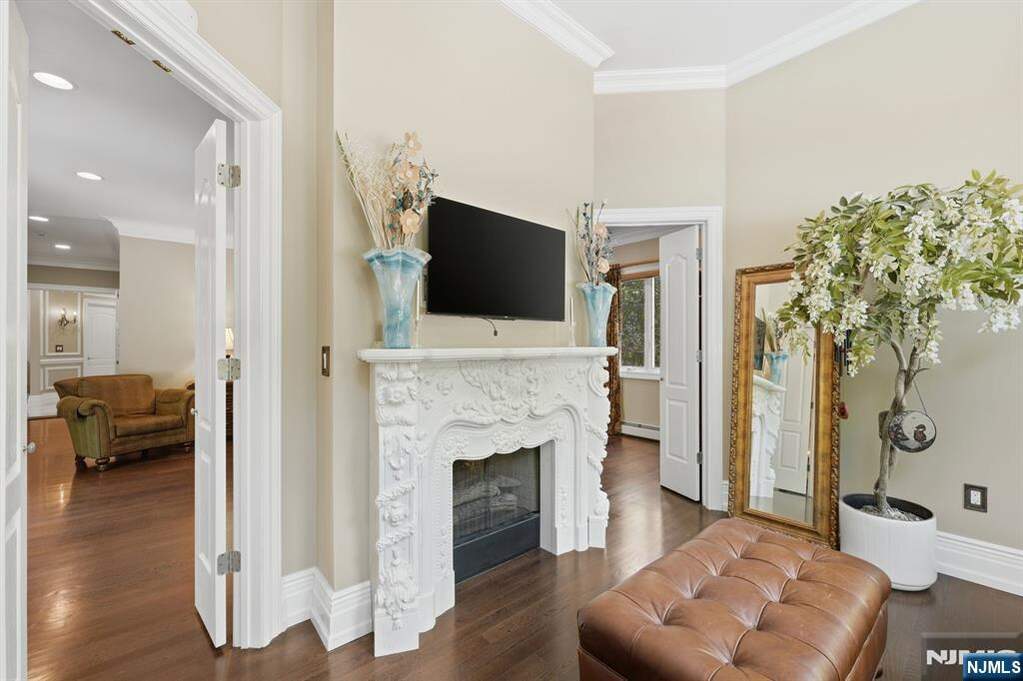 5 Bedroom Single Family Home/House's Image 18