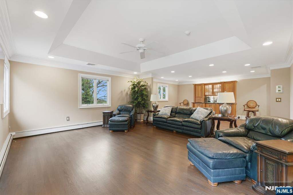 5 Bedroom Single Family Home/House's Image 19