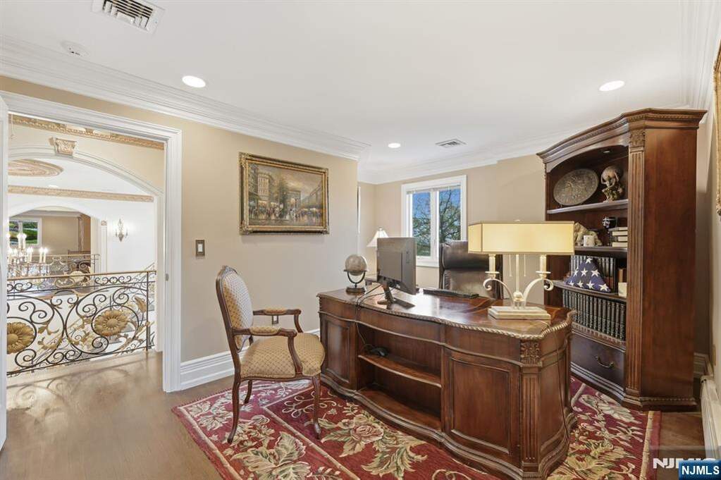 5 Bedroom Single Family Home/House's Image 31