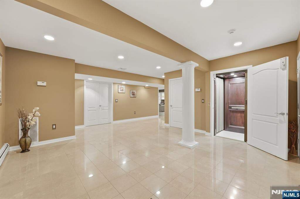 5 Bedroom Single Family Home/House's Image 35