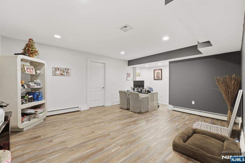 5 Bedroom Single Family Home/House's Image 36