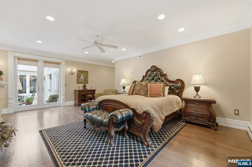 5 Bedroom Single Family Home/House's Image 38