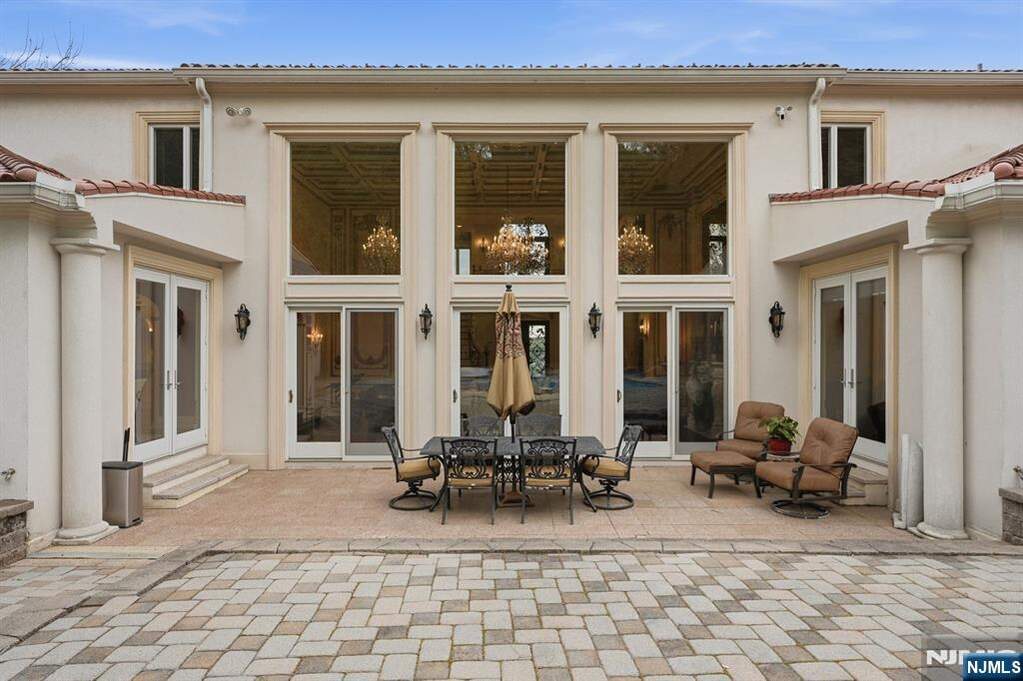 5 Bedroom Single Family Home/House's Image 40