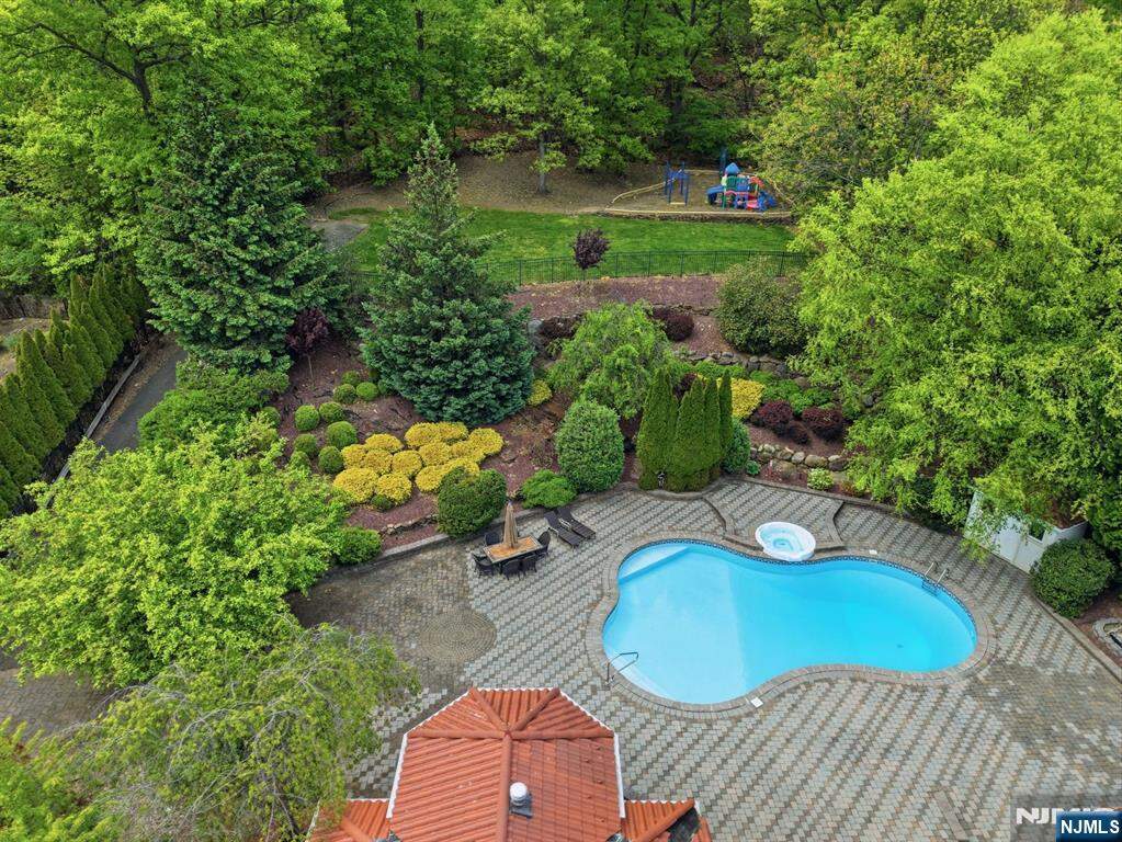 5 Bedroom Single Family Home/House's Image 43
