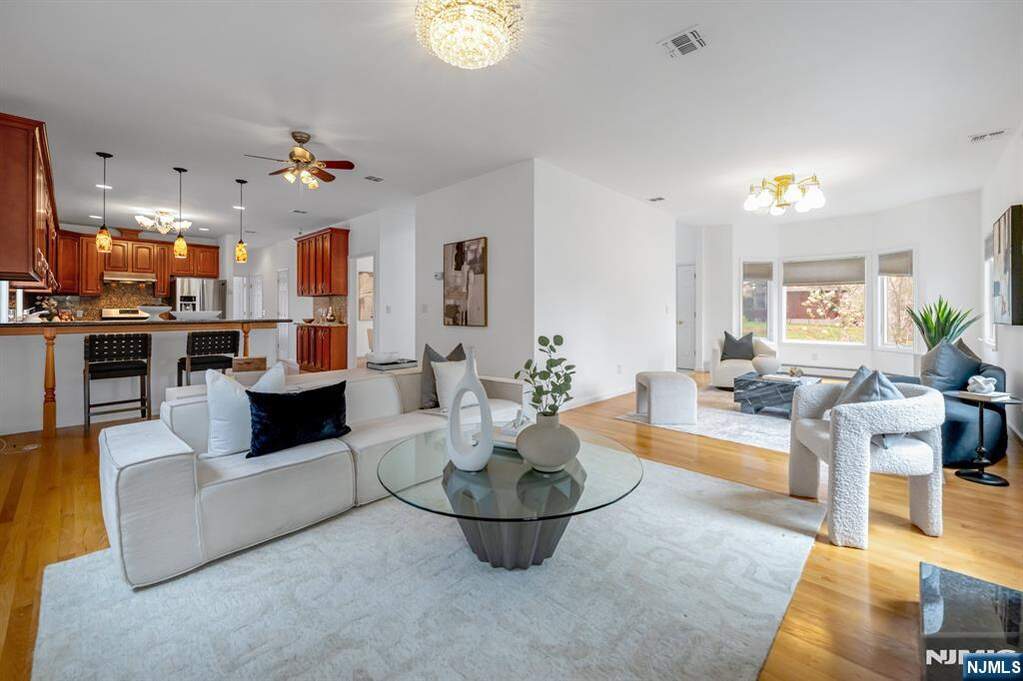 5 Bedroom Single Family Home/House's Image 10