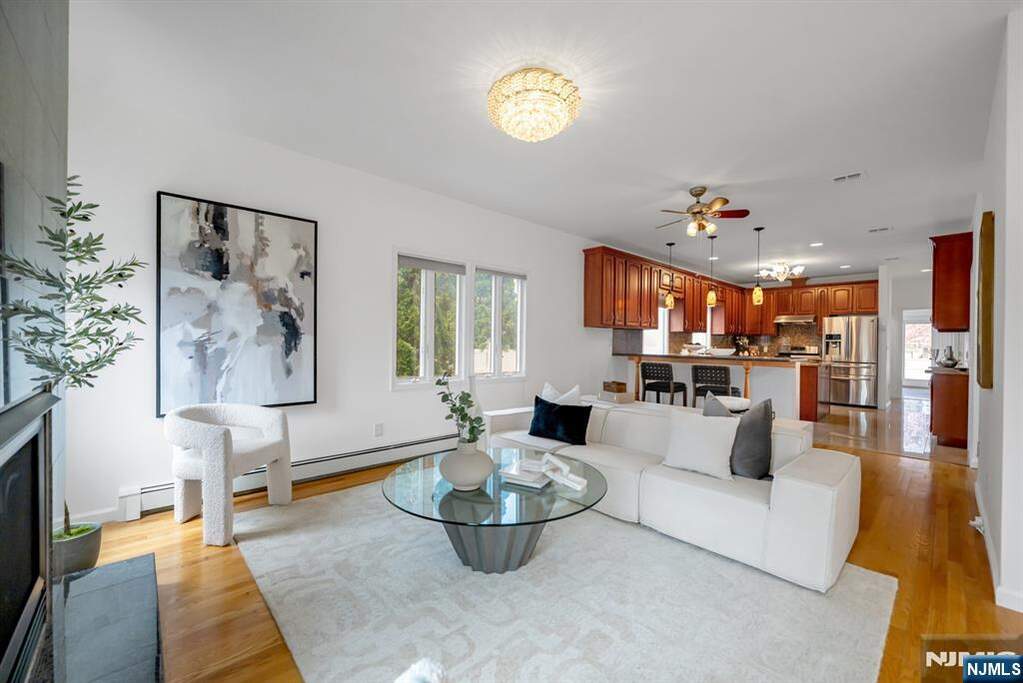 5 Bedroom Single Family Home/House's Image 11