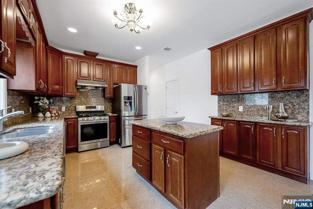 5 Bedroom Single Family Home/House's Image 12