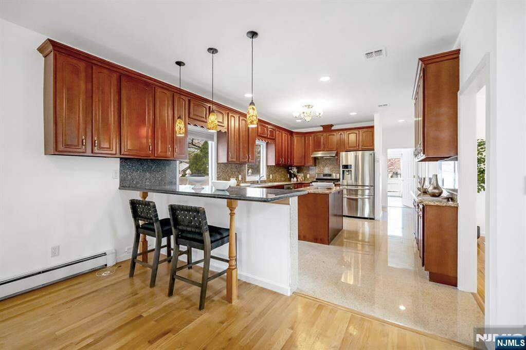 5 Bedroom Single Family Home/House's Image 17