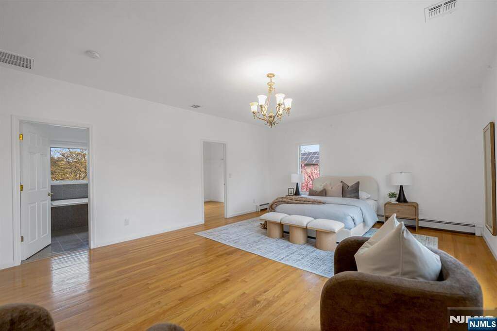 5 Bedroom Single Family Home/House's Image 22