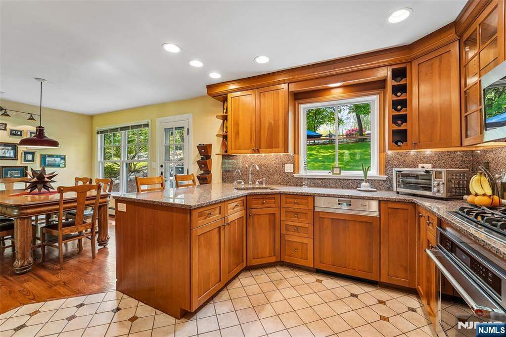 4 Bedroom Single Family Home/House's Image 11
