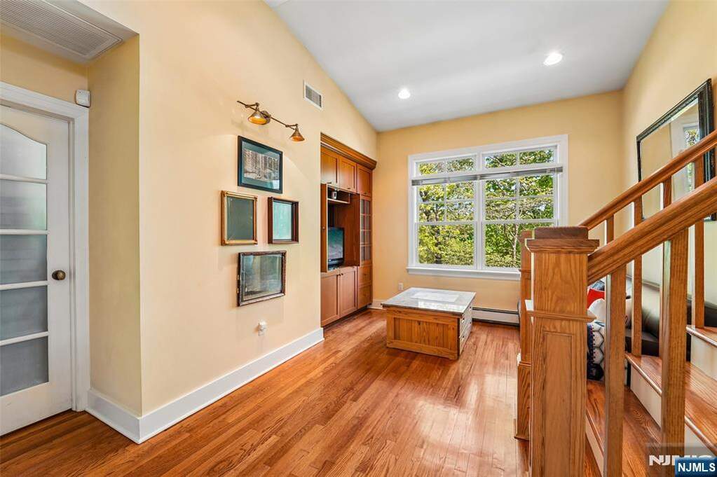 4 Bedroom Single Family Home/House's Image 13