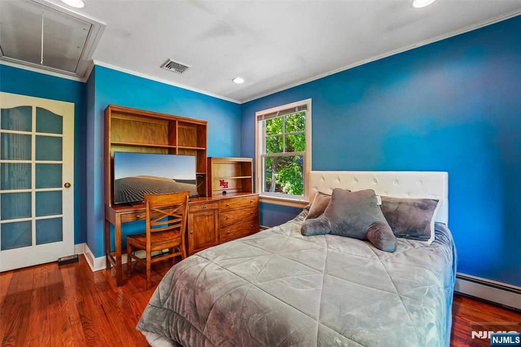 4 Bedroom Single Family Home/House's Image 20