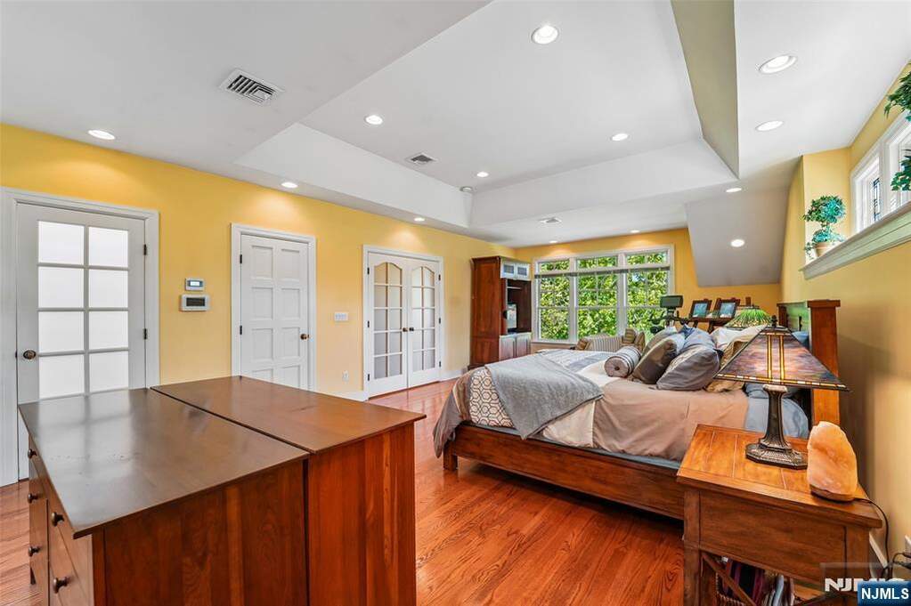 4 Bedroom Single Family Home/House's Image 25