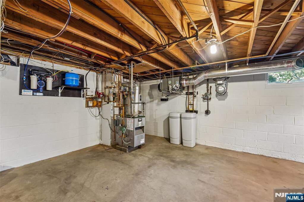 4 Bedroom Single Family Home/House's Image 28