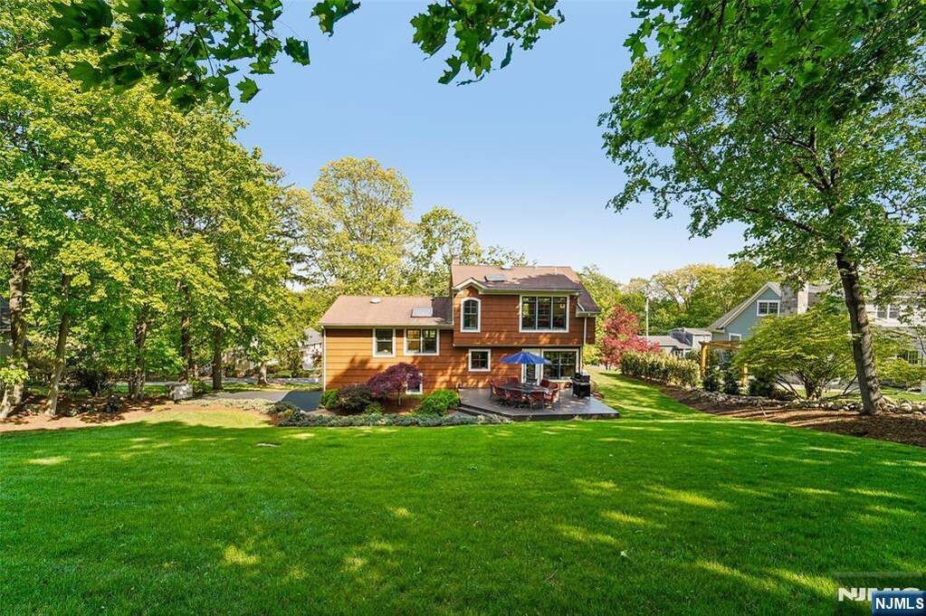 4 Bedroom Single Family Home/House's Image 32