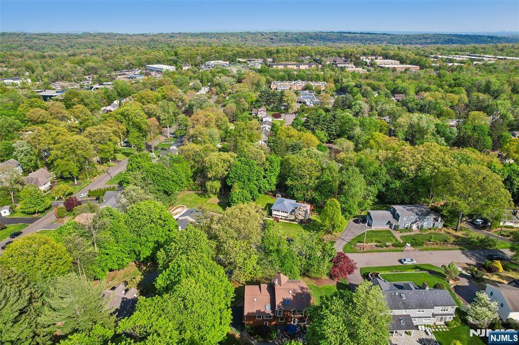 4 Bedroom Single Family Home/House's Image 38