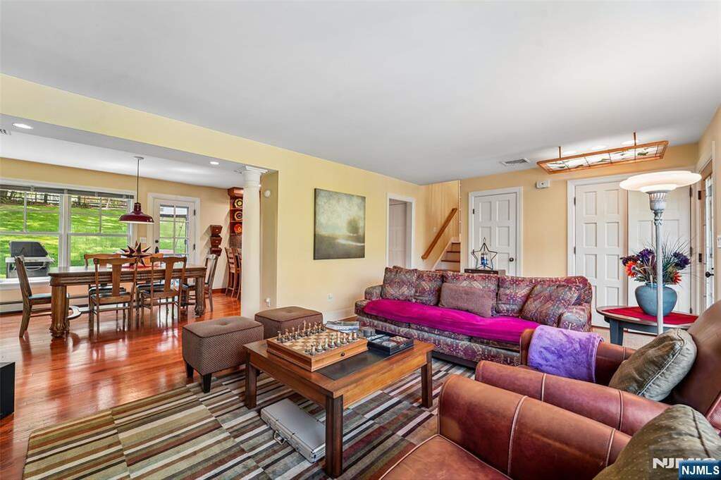 4 Bedroom Single Family Home/House's Image 5