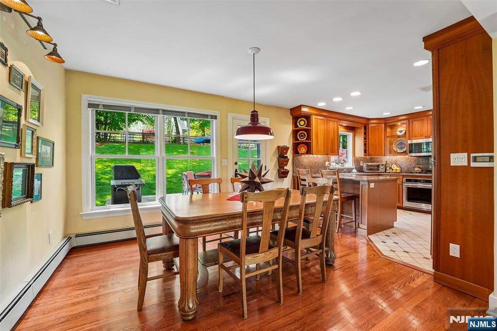 4 Bedroom Single Family Home/House's Image 6