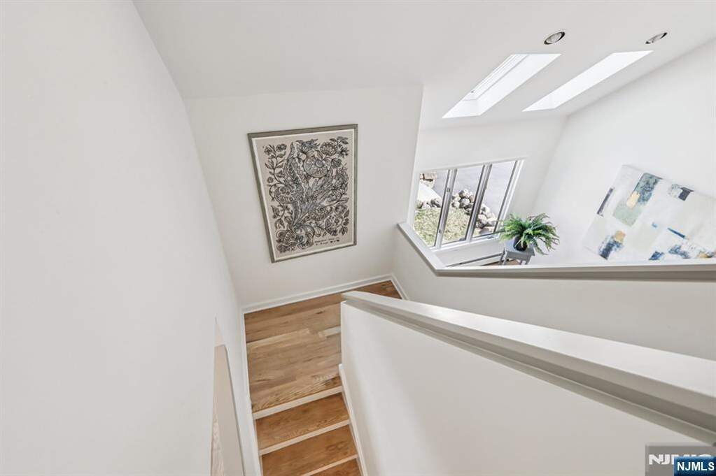4 Bedroom Single Family Home/House's Image 25