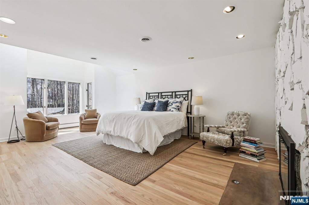 4 Bedroom Single Family Home/House's Image 26