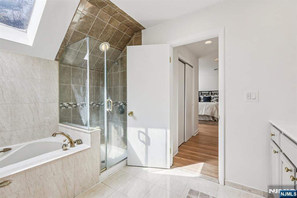 4 Bedroom Single Family Home/House's Image 28
