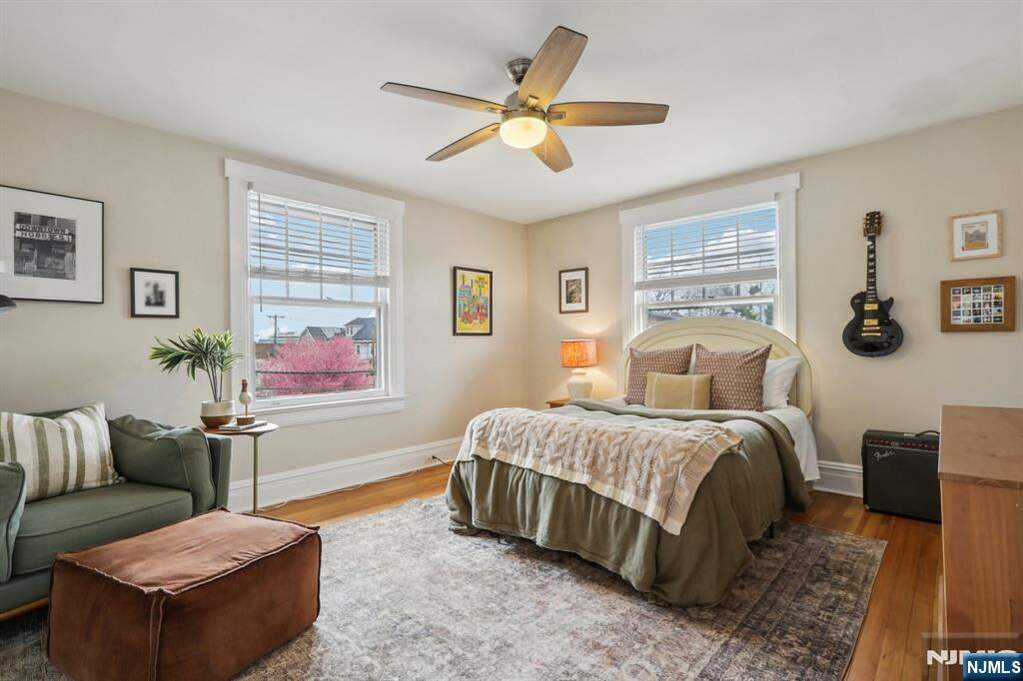 6 Bedroom Single Family Home/House's Image 18