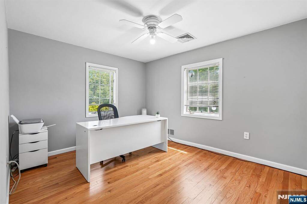 4 Bedroom Single Family Home/House's Image 7