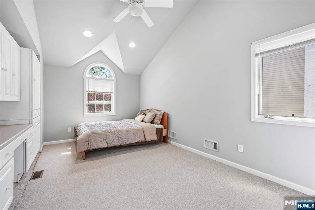 4 Bedroom Single Family Home/House's Image 4
