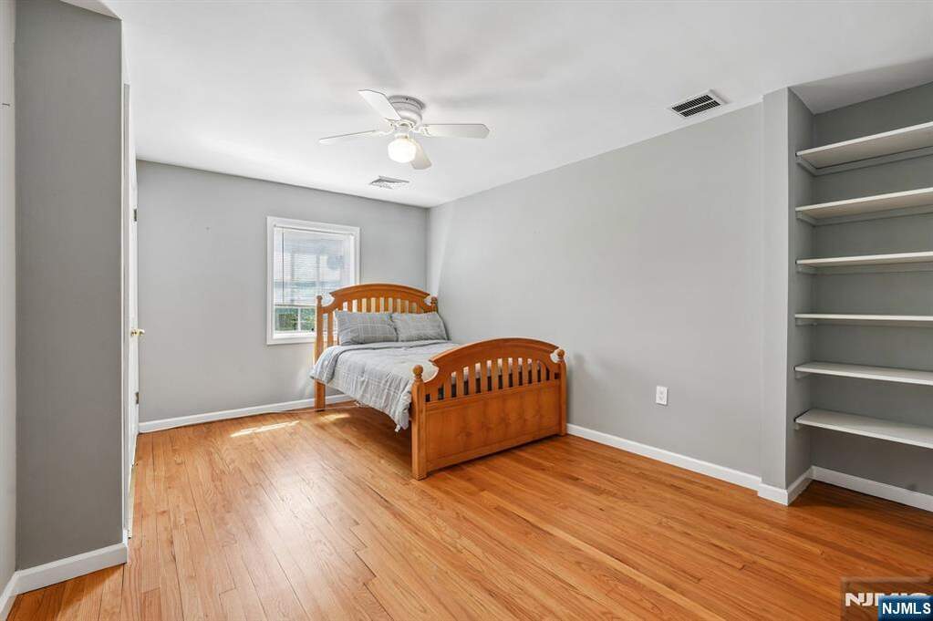 4 Bedroom Single Family Home/House's Image 5