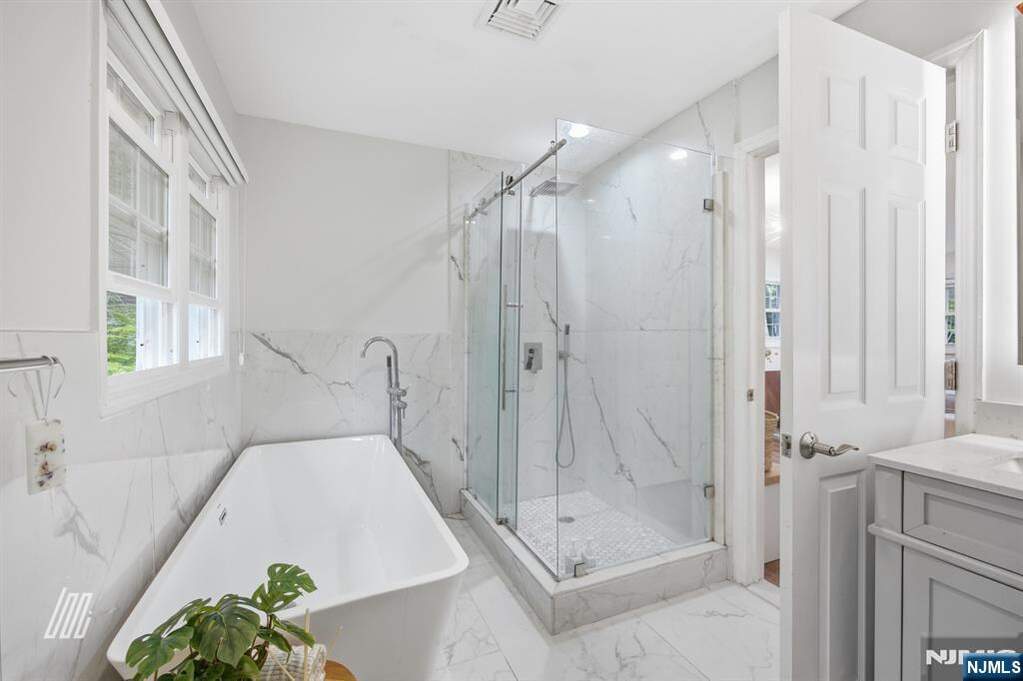 3 Bedroom Single Family Home/House's Image 16