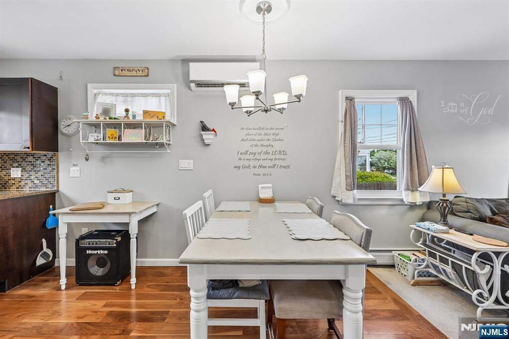 3 Bedroom Single Family Home/House's Image 7