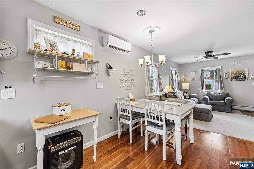 3 Bedroom Single Family Home/House's Image 8