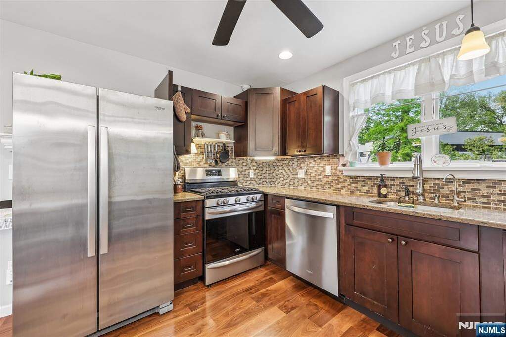 3 Bedroom Single Family Home/House's Image 11