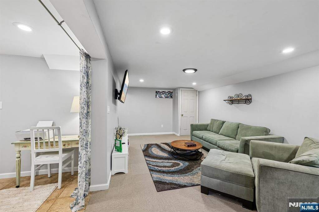 3 Bedroom Single Family Home/House's Image 21