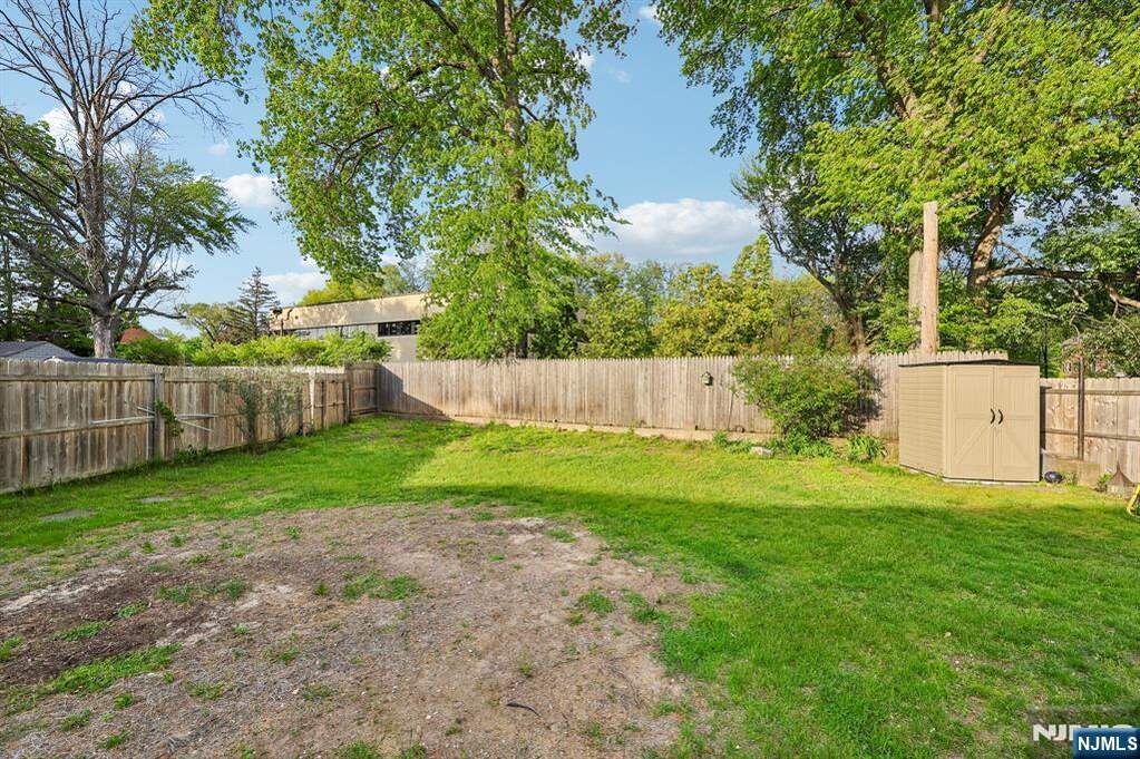 3 Bedroom Single Family Home/House's Image 37