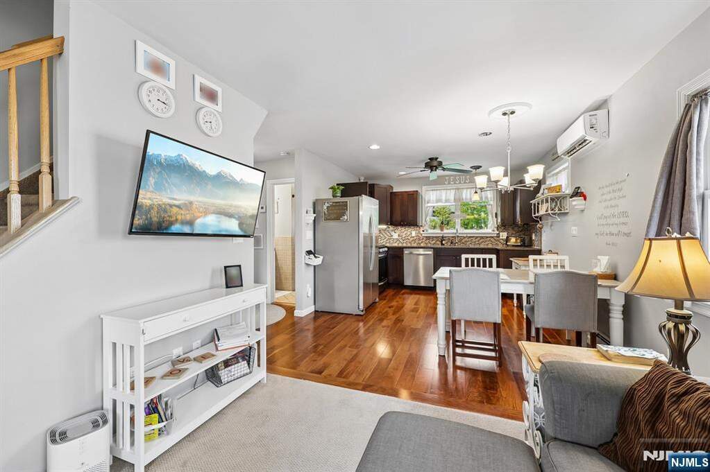 3 Bedroom Single Family Home/House's Image 3