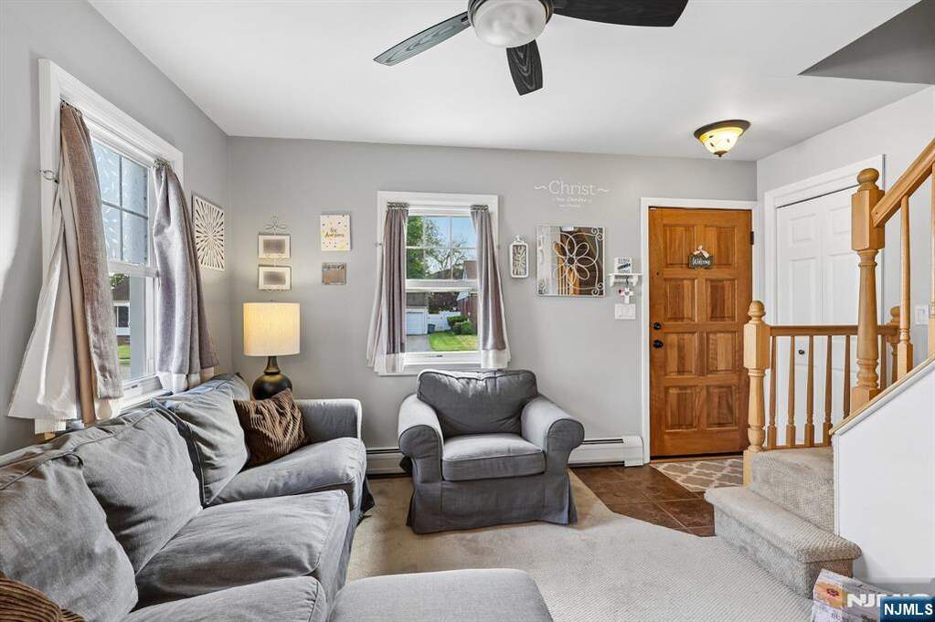 3 Bedroom Single Family Home/House's Image 4
