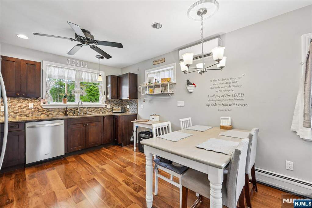 3 Bedroom Single Family Home/House's Image 6