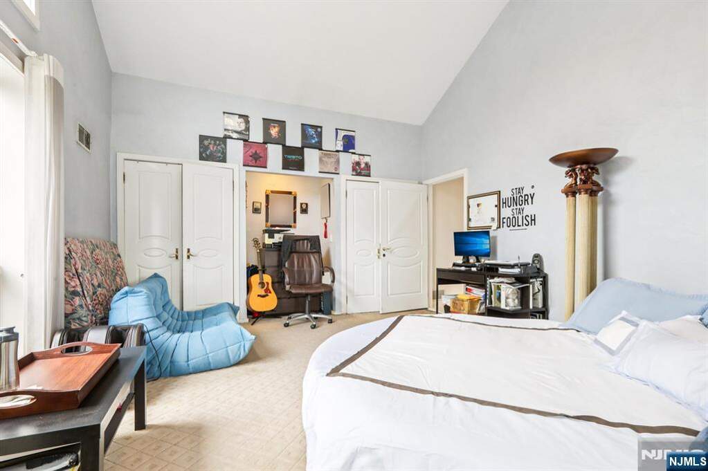 5 Bedroom Single Family Home/House's Image 19