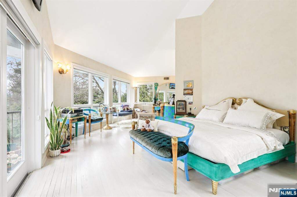 5 Bedroom Single Family Home/House's Image 20
